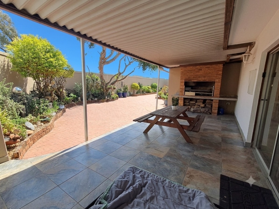 4 Bedroom Property for Sale in Vanes Estate Eastern Cape